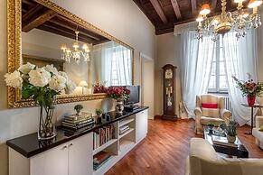 Casa Opera in Lucca With 2 Bedrooms and 2 Bathrooms