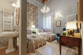 Casa Poggi in Lucca With 5 Bedrooms and 3 Bathrooms