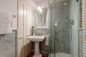 Casa Poggi in Lucca With 5 Bedrooms and 3 Bathrooms