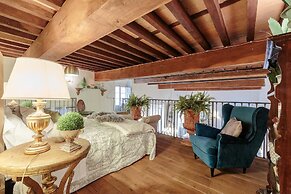 Casa Poggi in Lucca With 5 Bedrooms and 3 Bathrooms