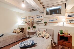 Casa Poggi in Lucca With 5 Bedrooms and 3 Bathrooms