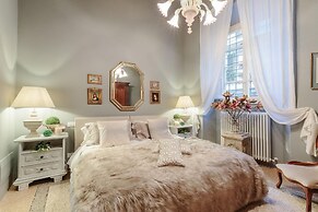 Casa Poggi in Lucca With 5 Bedrooms and 3 Bathrooms