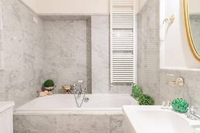 Casa Poggi in Lucca With 5 Bedrooms and 3 Bathrooms