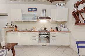 The 1400 s Apartment