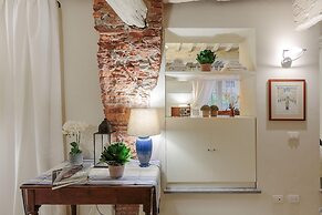 The 1400 s Apartment