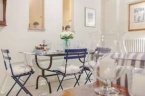 The 1400 s Apartment