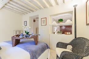 The 1400 s Apartment