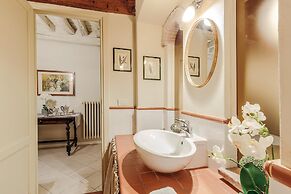 The 1400 s Apartment