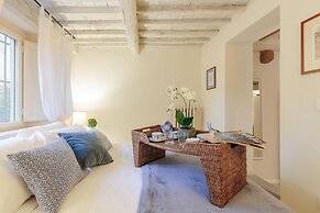 The 1400 s Apartment