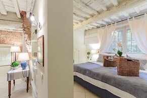 The 1400 s Apartment