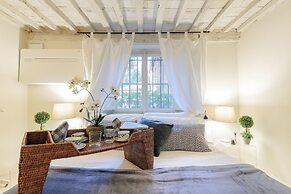 The 1400 s Apartment