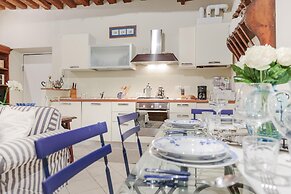 The 1400 s Apartment