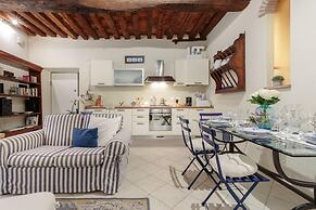 The 1400 s Apartment