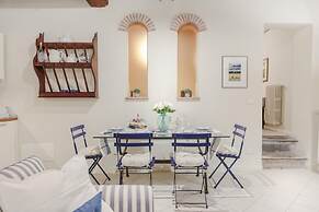 The 1400 s Apartment