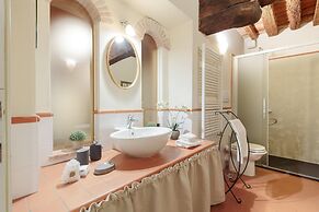 The 1400 s Apartment