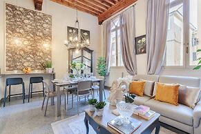 Casa Arias in Lucca With 2 Bedrooms and 1 Bathrooms