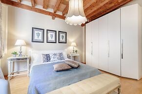 Casa Arias in Lucca With 2 Bedrooms and 1 Bathrooms