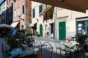 Casa Arias in Lucca With 2 Bedrooms and 1 Bathrooms