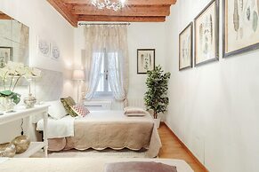 Casa Arias in Lucca With 2 Bedrooms and 1 Bathrooms