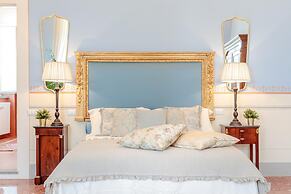 Villa Hugo in Lucca With 5 Bedrooms and 6 Bathrooms