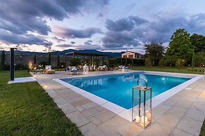 Villa Hugo in Lucca With 5 Bedrooms and 6 Bathrooms