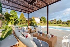 Villa Hugo in Lucca With 5 Bedrooms and 6 Bathrooms