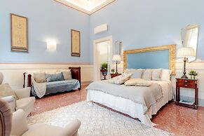 Villa Hugo in Lucca With 5 Bedrooms and 6 Bathrooms