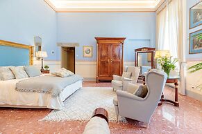 Villa Hugo in Lucca With 5 Bedrooms and 6 Bathrooms
