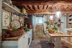 Villa Hugo in Lucca With 5 Bedrooms and 6 Bathrooms