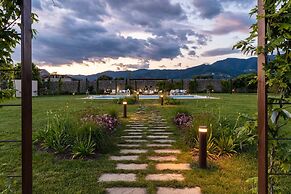 Villa Hugo in Lucca With 5 Bedrooms and 6 Bathrooms