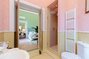 Villa Hugo in Lucca With 5 Bedrooms and 6 Bathrooms