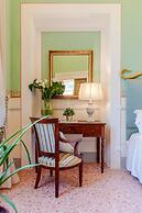 Villa Hugo in Lucca With 5 Bedrooms and 6 Bathrooms