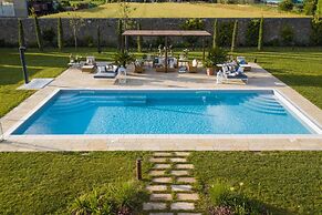 Villa Hugo in Lucca With 5 Bedrooms and 6 Bathrooms