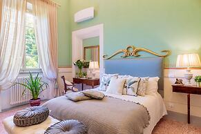 Villa Hugo in Lucca With 5 Bedrooms and 6 Bathrooms