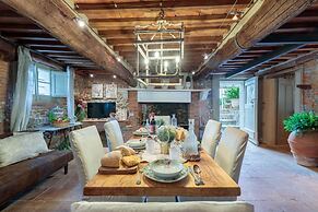 Villa Hugo in Lucca With 5 Bedrooms and 6 Bathrooms