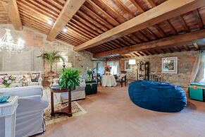 Villa Hugo in Lucca With 5 Bedrooms and 6 Bathrooms