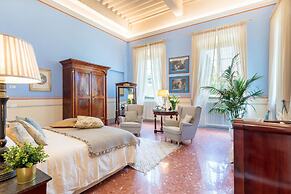 Villa Hugo in Lucca With 5 Bedrooms and 6 Bathrooms
