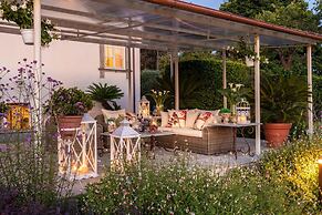 Villa Hugo in Lucca With 5 Bedrooms and 6 Bathrooms