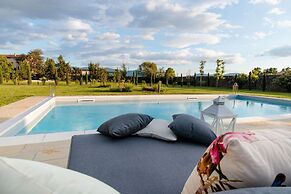 Villa Hugo in Lucca With 5 Bedrooms and 6 Bathrooms