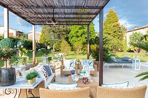 Villa Hugo in Lucca With 5 Bedrooms and 6 Bathrooms