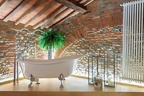 Villa Hugo in Lucca With 5 Bedrooms and 6 Bathrooms