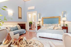Villa Hugo in Lucca With 5 Bedrooms and 6 Bathrooms