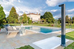 Villa Hugo in Lucca With 5 Bedrooms and 6 Bathrooms