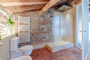 Villa Hugo in Lucca With 5 Bedrooms and 6 Bathrooms