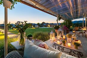 Villa Hugo in Lucca With 5 Bedrooms and 6 Bathrooms