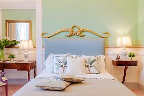 Villa Hugo in Lucca With 5 Bedrooms and 6 Bathrooms