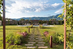 Villa Hugo in Lucca With 5 Bedrooms and 6 Bathrooms