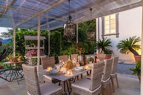 Villa Hugo in Lucca With 5 Bedrooms and 6 Bathrooms