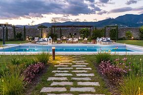 Villa Hugo in Lucca With 5 Bedrooms and 6 Bathrooms