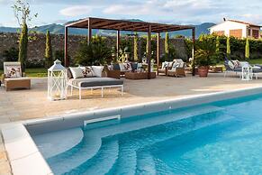 Villa Hugo in Lucca With 5 Bedrooms and 6 Bathrooms